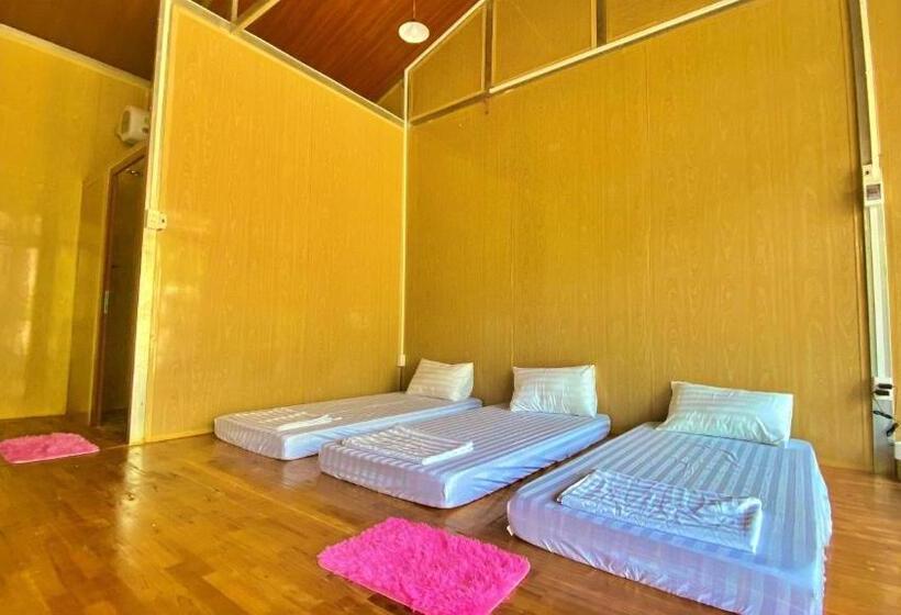 تختخواب در اتاق مشترک, Tay Farmhouse