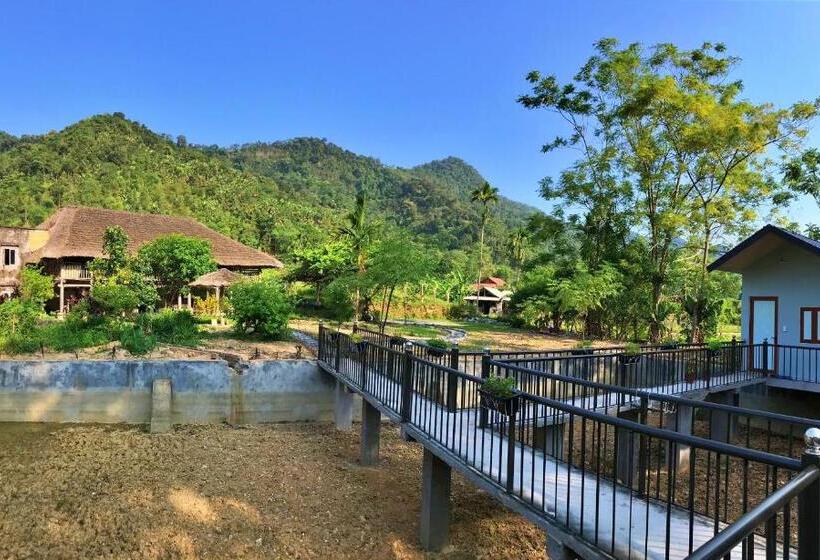 تختخواب در اتاق مشترک, Tay Farmhouse