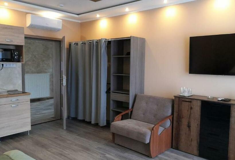 غرفة قياسية ثلاثية, Kincsem Vendégház