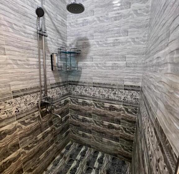 חדר סטנדרט לשלושה, Lazgo Castello