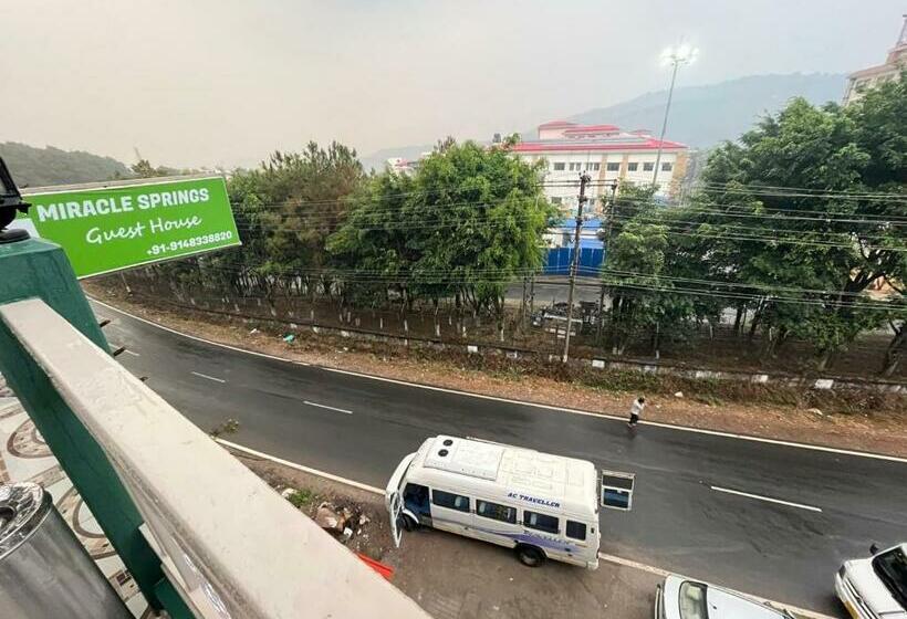 اتاق استاندارد با بالکن, Miracle Springs Guest House