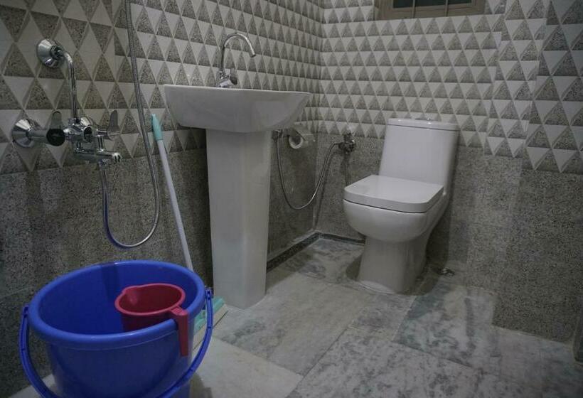 اتاق خانوادگی, Miracle Springs Guest House