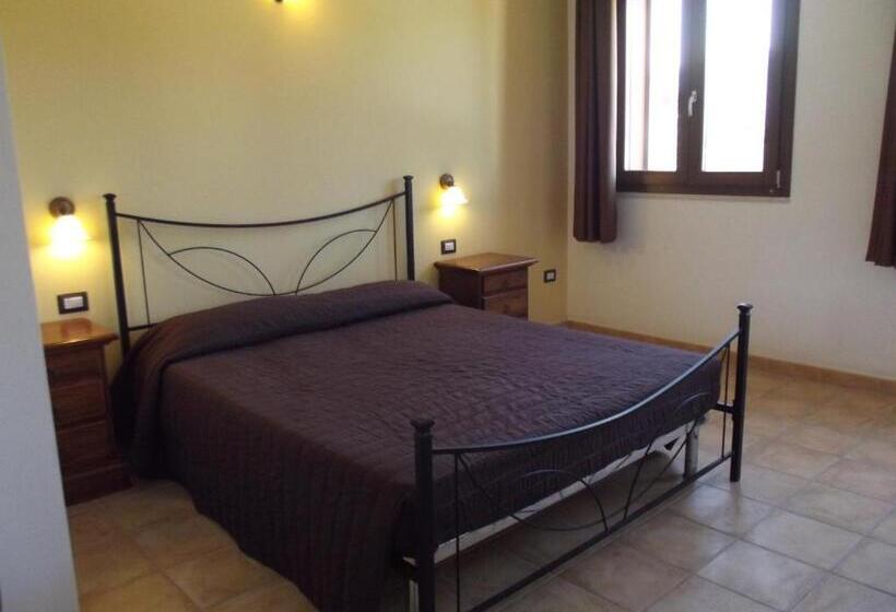 חדר לארבעה סטנדרטי עם מרפסת, Agricostella Agriturismo Vieste