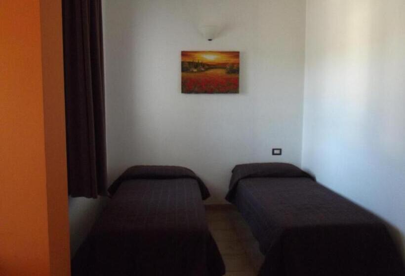 חדר לארבעה סטנדרטי עם מרפסת, Agricostella Agriturismo Vieste