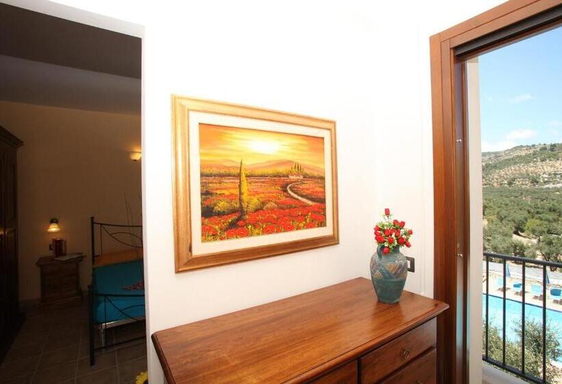 חדר לארבעה סטנדרטי עם מרפסת, Agricostella Agriturismo Vieste