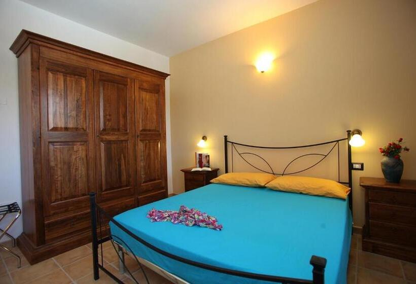 חדר לארבעה סטנדרטי עם מרפסת, Agricostella Agriturismo Vieste