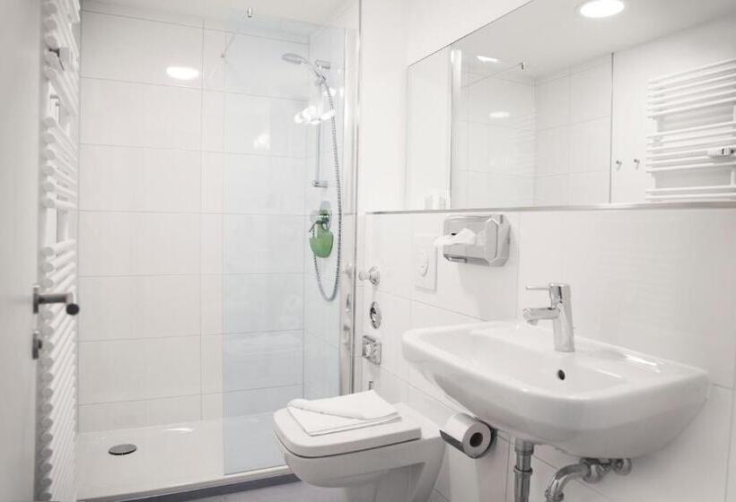 استودیوی استاندارد, Apartments Rosenthal Residence