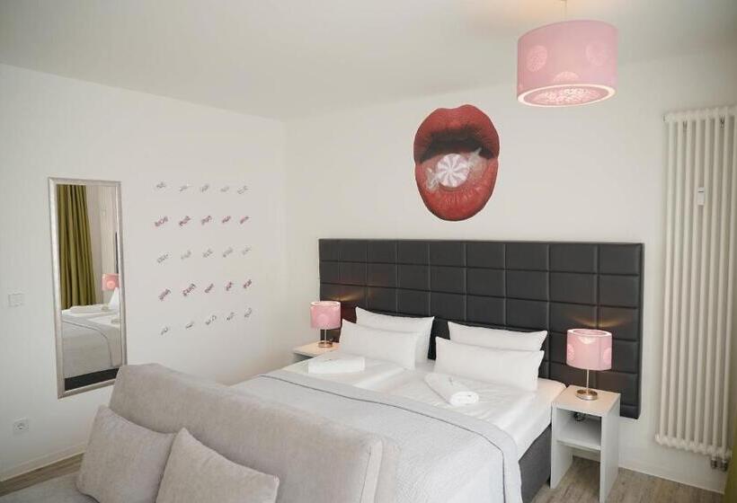 استودیوی سوپریور, Apartments Rosenthal Residence