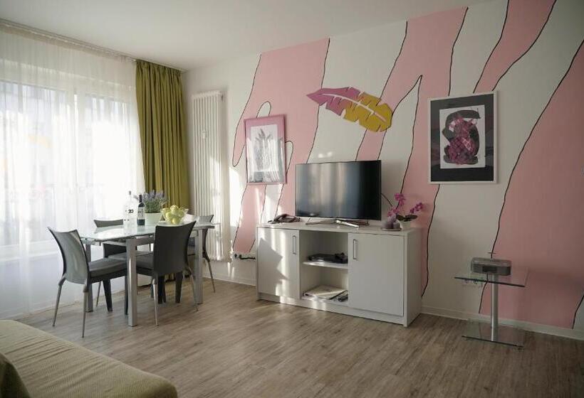 استودیوی سوپریور, Apartments Rosenthal Residence