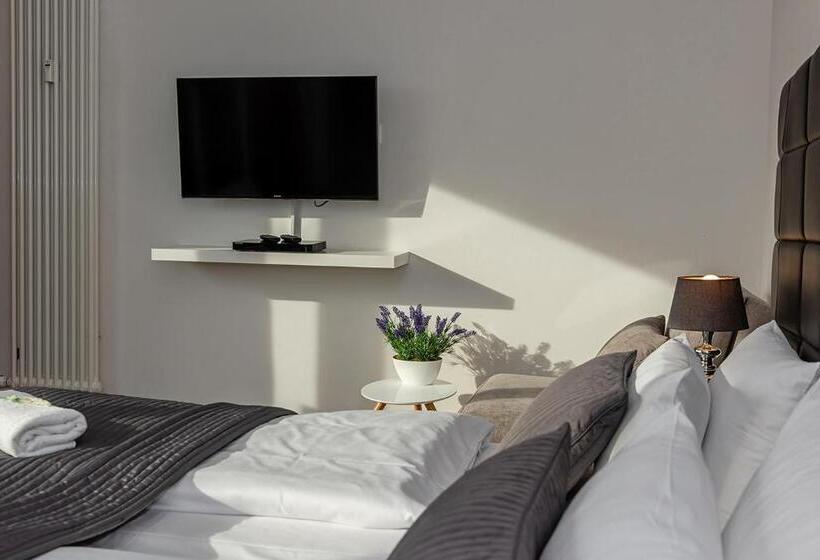 سوئیت پنت هاوس, Apartments Rosenthal Residence