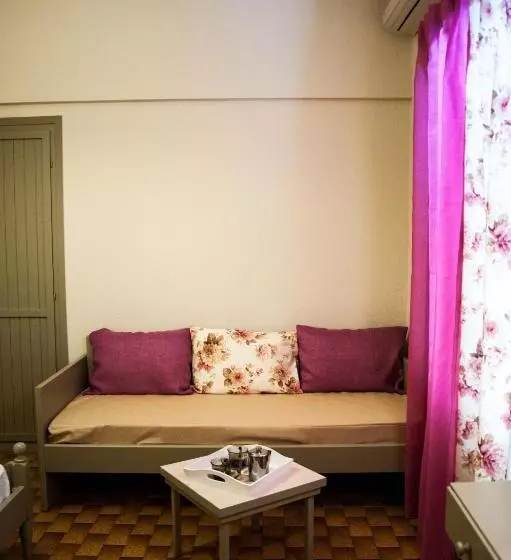 اتاق استاندارد سه نفره, Argostoli