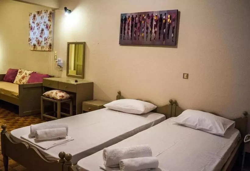 اتاق استاندارد چهار تخته, Argostoli