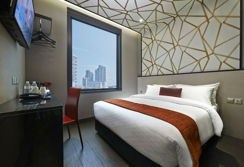 اتاق سوپریور با چشمانداز شهر, Boss