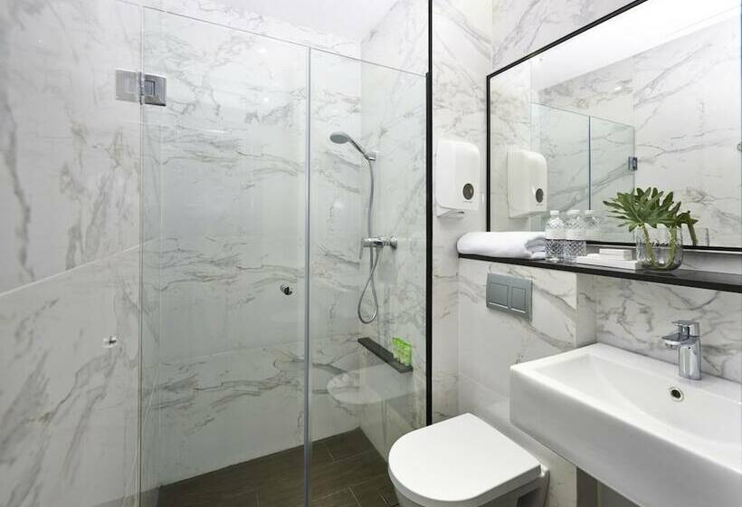 اتاق سوپریور با بالکن, Boss