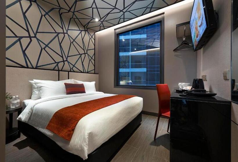 اتاق سوپریور, Boss