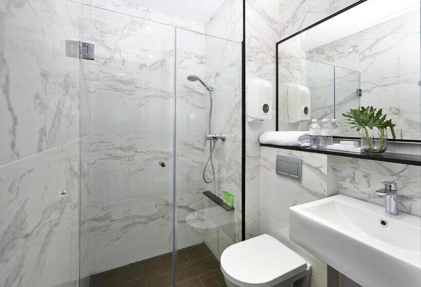 اتاق سوپریور با چشمانداز شهر, Boss