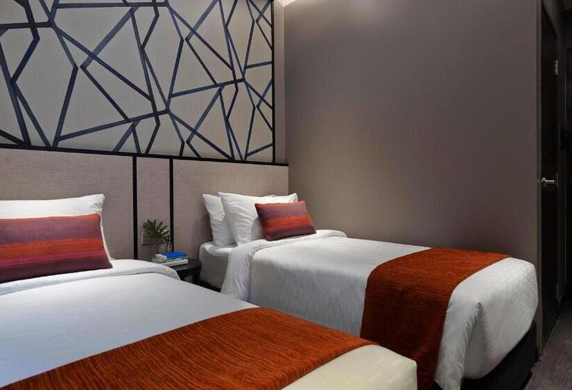 اتاق سوپریور با چشمانداز شهر, Boss