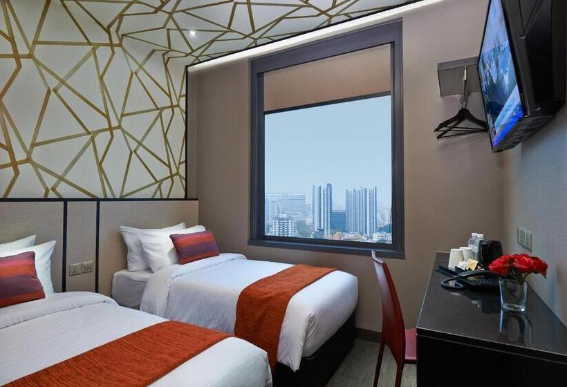 اتاق سوپریور با چشمانداز شهر, Boss