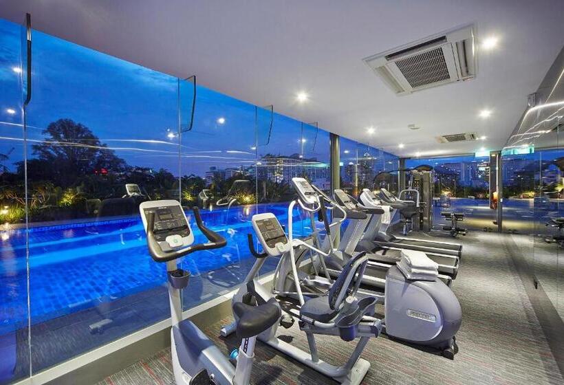 اتاق سوپریور با چشمانداز شهر, Boss