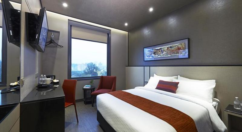 اتاق پرمیوم, Boss