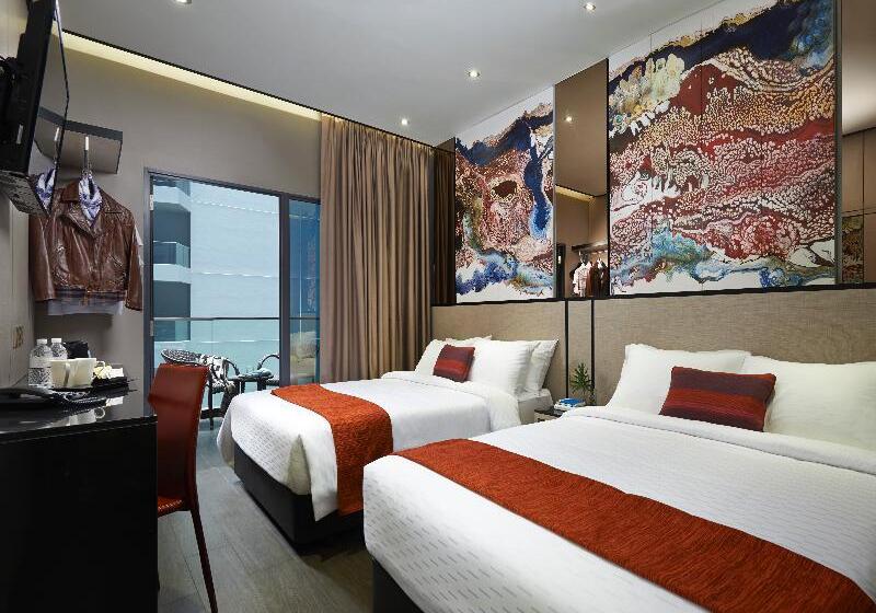 اتاق خانوادگی, Boss