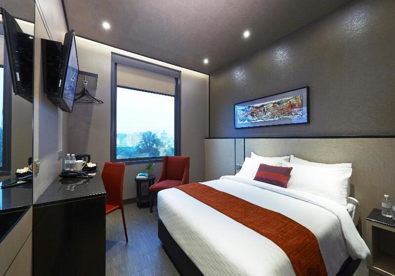 اتاق پرمیوم, Boss