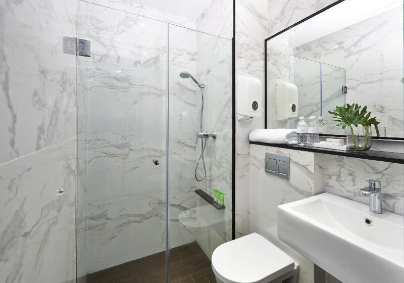 اتاق پرمیوم, Boss