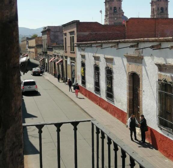 Номер Стандарт, Colonial