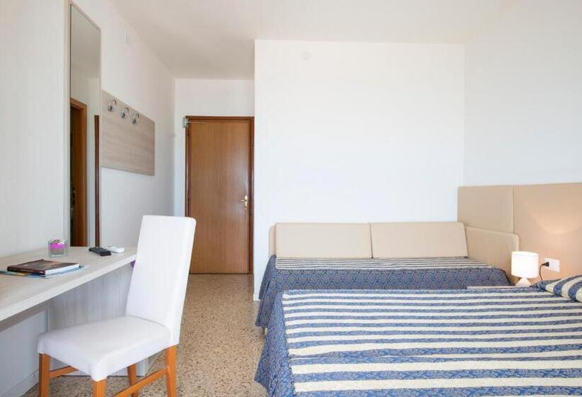 Triple Room Sea View, Columbus