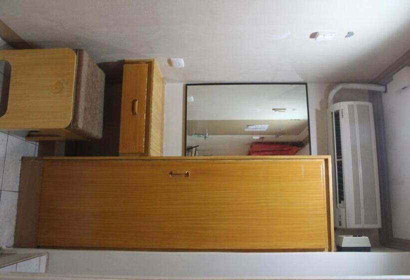 חדר אקונומי, Elegant Circle Inn