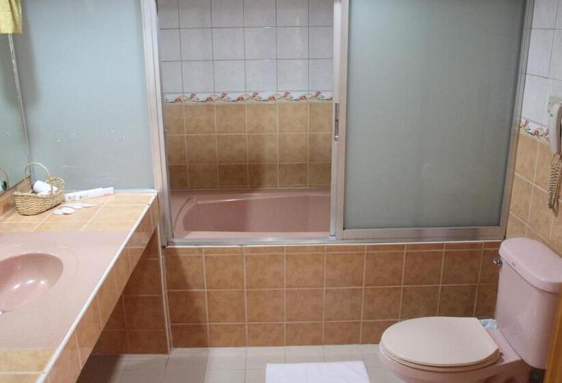 סוויטה, Elegant Circle Inn