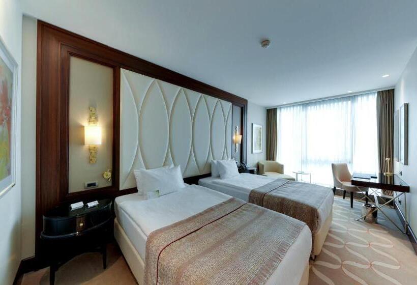 اتاق لوکس, Elite World Grand Istanbul Basin Ekspres