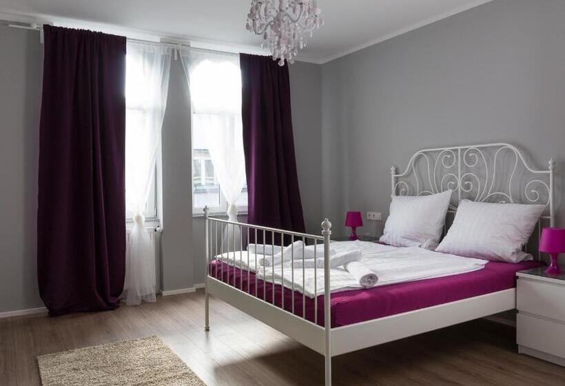 4인용 스탠다드 룸, Forty Four