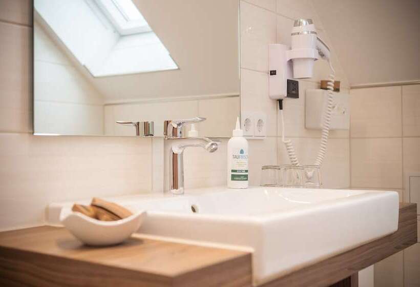 Семейный Номер, Landgut Stemmen