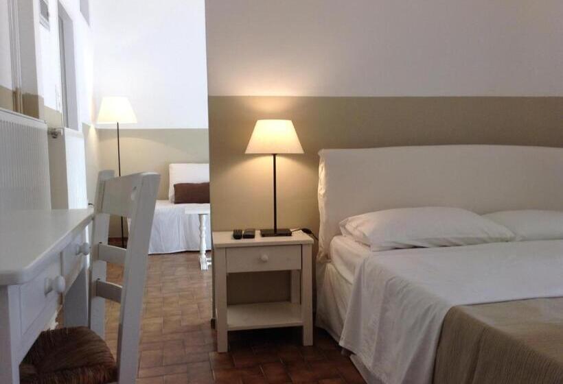 חדר קלאסי לשלושה, Paradisos