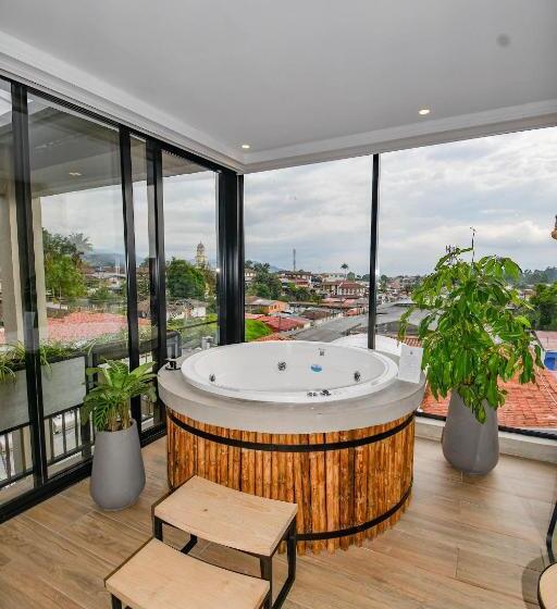 جناح مطل على المدينة, Salento Real Eje Cafetero