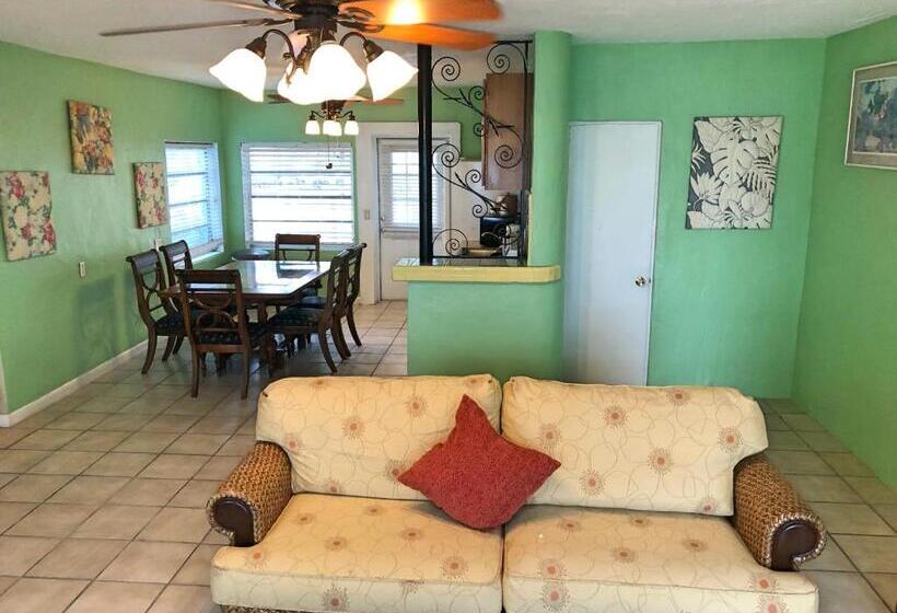 Люкс, The Pelican Key Largo Cottages