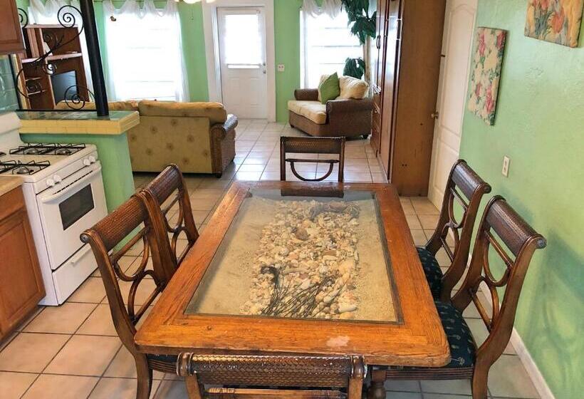 Люкс, The Pelican Key Largo Cottages