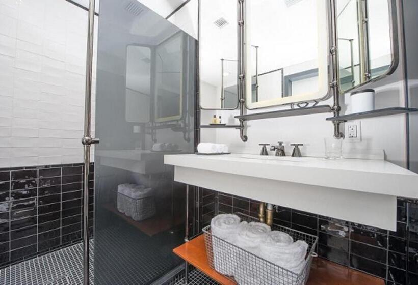 اتاق دلوکس با تخت کینگ و چشمانداز شهر, Thompson Seattle, By Hyatt