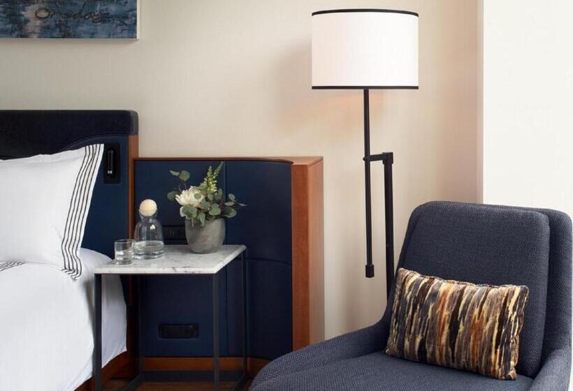 اتاق دلوکس با تخت کینگ و چشمانداز شهر, Thompson Seattle, By Hyatt