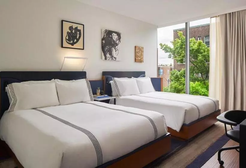 身障者適用クイーンサイズベッドルーム, Thompson Seattle, By Hyatt