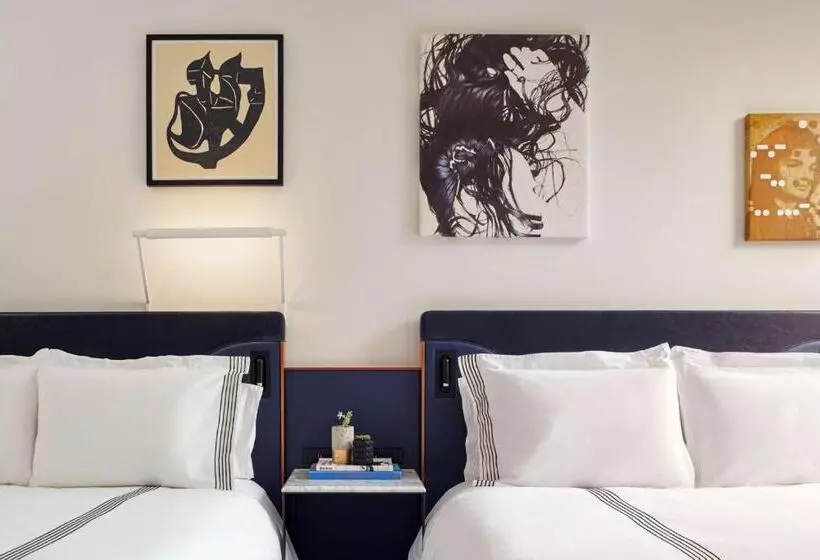 身障者適用クイーンサイズベッドルーム, Thompson Seattle, By Hyatt