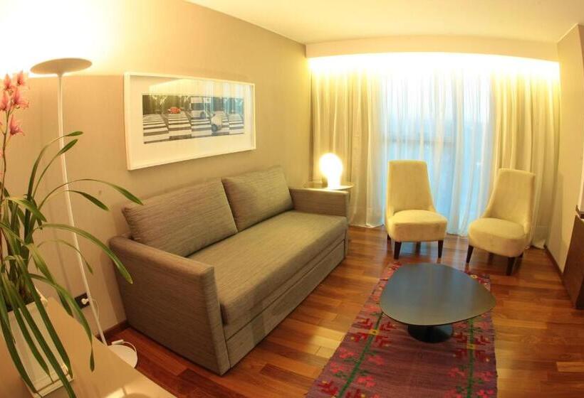 سوییت اجرایی, Yrigoyen 111