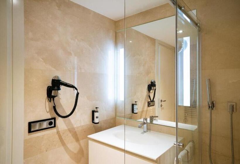 اتاق کلاسیک چهارنفره, Smartrental Collection Centric Ii