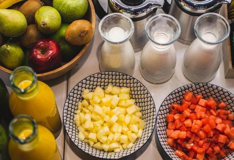 اتاق کلاسیک چهارنفره, Smartrental Collection Centric Ii