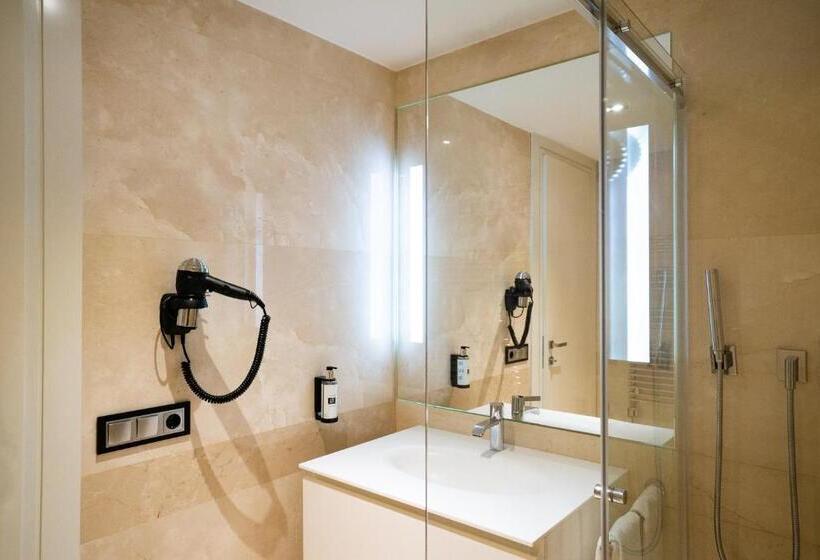 اتاق کلاسیک چهارنفره, Smartrental Collection Centric Ii