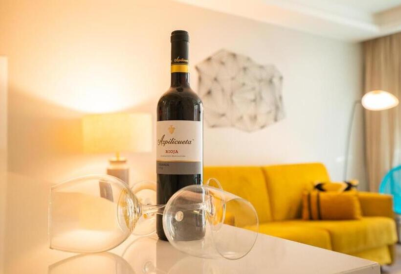 اتاق کلاسیک چهارنفره, Smartrental Collection Centric Ii