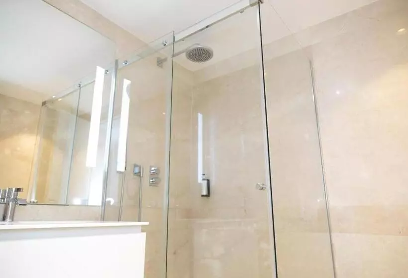 اتاق کلاسیک چهارنفره, Smartrental Collection Centric Ii