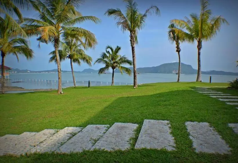 Superior Room with Terrace, The Ocean Residence Langkawi