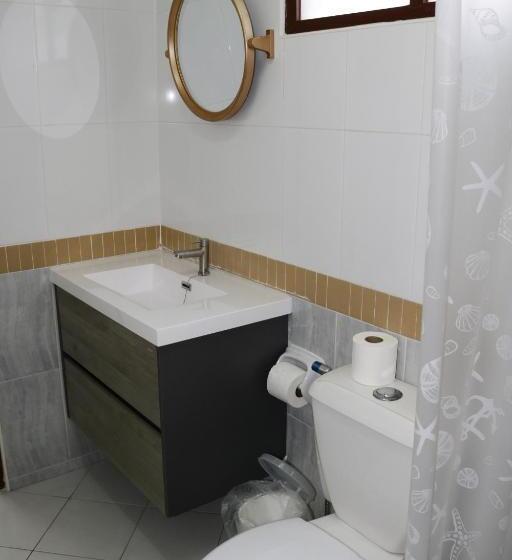 غرفة إقتصادية, Cafe Nana